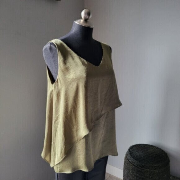 Frank Lyman Green Satin Sleeveless  Blouse NWT Sz 8 - Picture 11 of 13